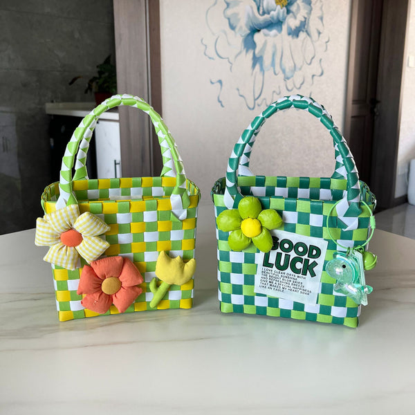 Hand basket plastic woven basket vegetable basket beach bag shopping small square bag