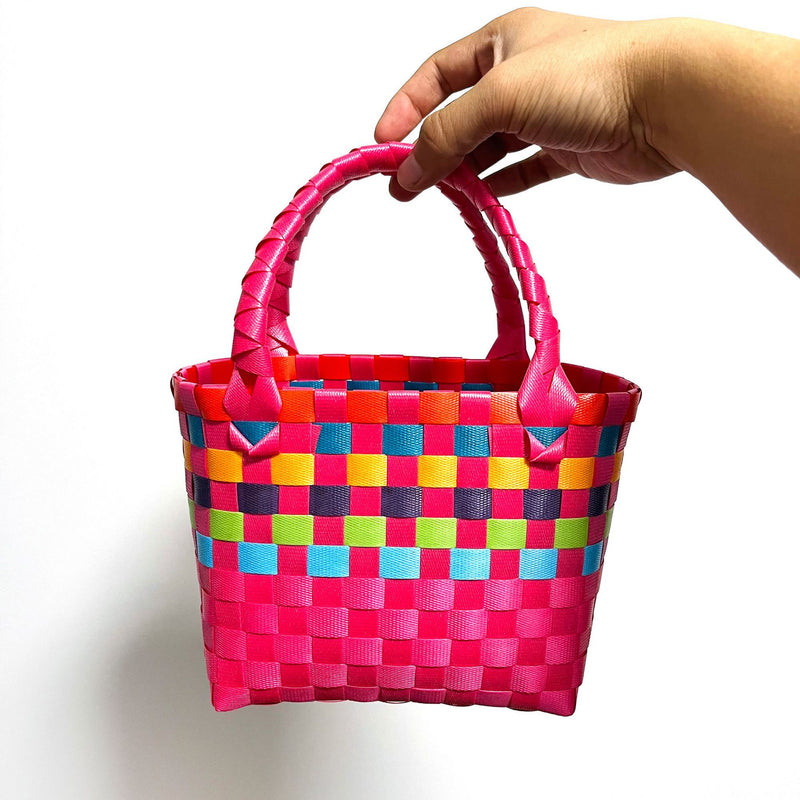 Hand basket plastic woven basket vegetable basket beach bag shopping small square bag